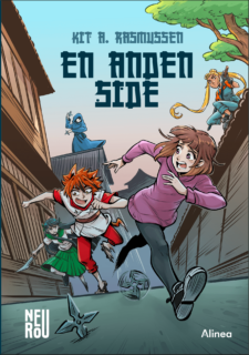 Akira og Toto 1: En anden side

Jeg skal lige til at spørge Toto, om vi er i Japan, da en kvinde går forbi ude på gaden. En kvinde med fine, spidse ører og en busket, grå hale. Som en ulvs.
”Hvor er vi?” spørger jeg og ser på Toto. Opdager, at selvom hans ansigt ligner sig selv, har han nu katteører igen. Og også en kattehale. Jeg løfter en hånd til mit eget hoved og er skuffet over at opdage, at jeg ikke har fået fine, nye ører.
”Vi er på en anden side,” siger Toto og træder ud af elevatoren.

Om Neuro-serien fra Alinea:
Kender du en, der er Neuro? Altså neurodivergent. Det er hovedpersonerne i denne serie. De har f.eks.: autisme, ADHD eller ordblindhed. Neuro-serien er lavet i samarbejde med Læs for Livet og neurodivergente børn og unge, der har fortalt om det sjove, svære og skøre ved at være neuro.

Bog skrevet af Kit A. Rasmussen